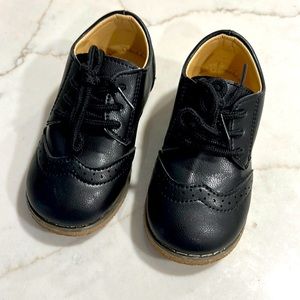 Little kid black shoes for dress/church/wedding. Toddler size 9. Unisex